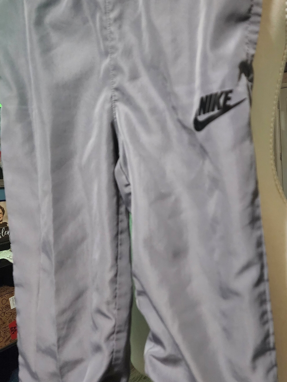 Nike Kids Light Gray Jogger Sweatpants with Black Logo Sz Small